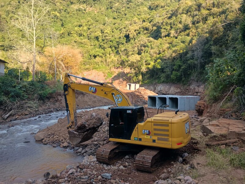prefeitura-de-veranopolis-e-ceran-constroem-pontilhao-emergencial-em-barros-cassal