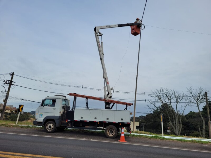 iluminacao-de-led-na-br-470-recebe-manutencao-apos-rompimento-de-cabos
