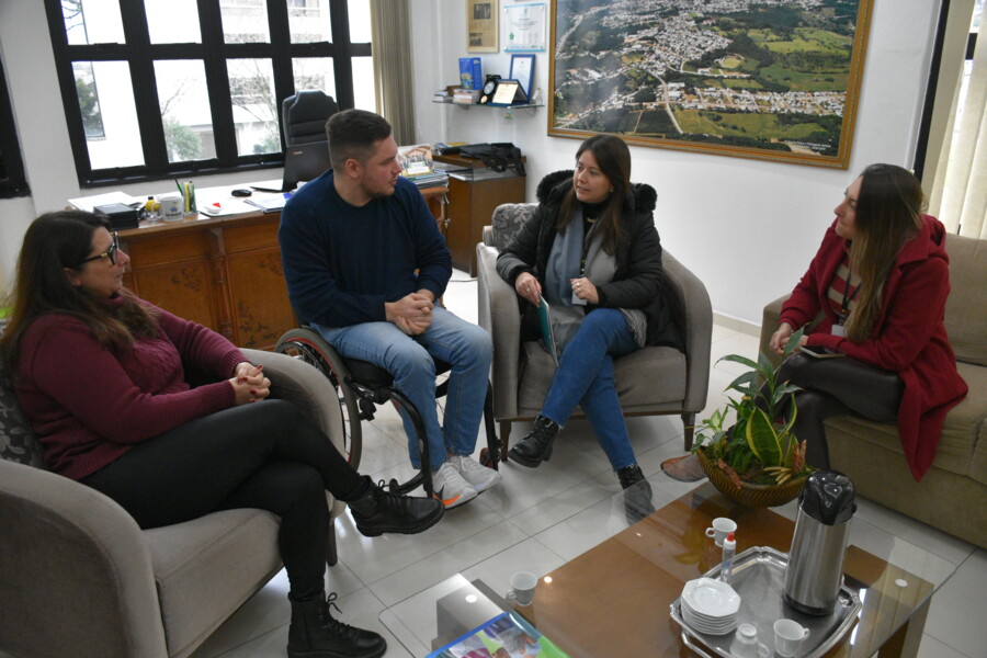 prefeito-em-exercicio-e-apae-alinham-acoes-da-semana-da-pessoa-com-deficiencia