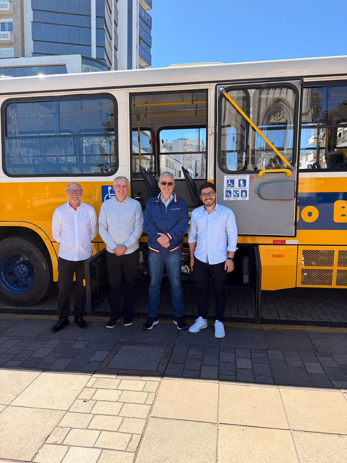 veranopolis-recebe-dois-novos-onibus-para-o-transporte-publico
