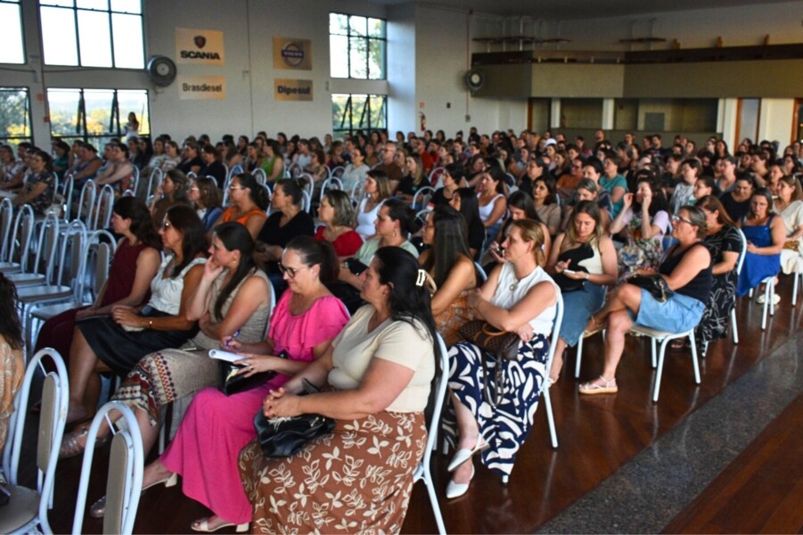 profissionais-da-educacao-iniciam-ano-letivo-com-encontro