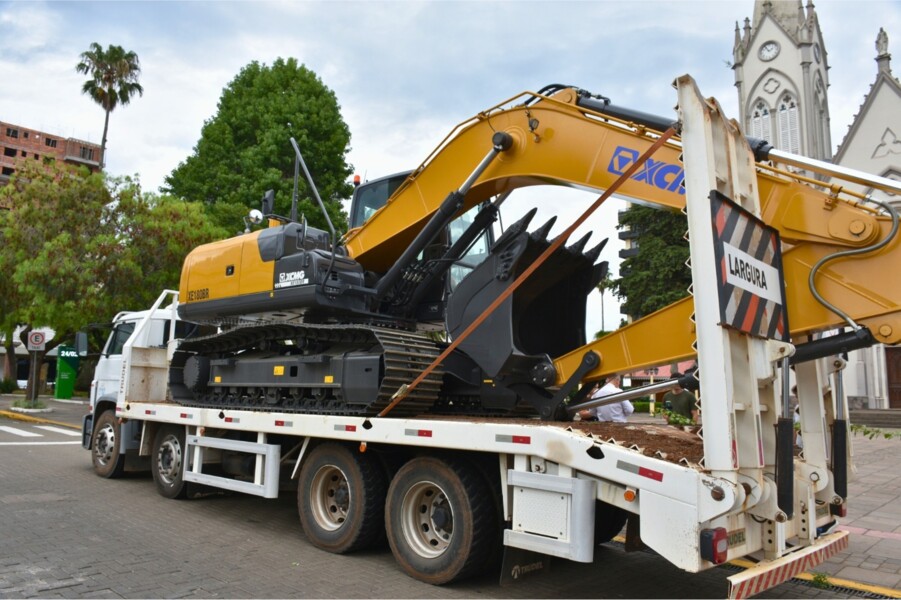 veranopolis-recebe-nova-escavadeira-hidraulica-para-fortalecer-o-interior