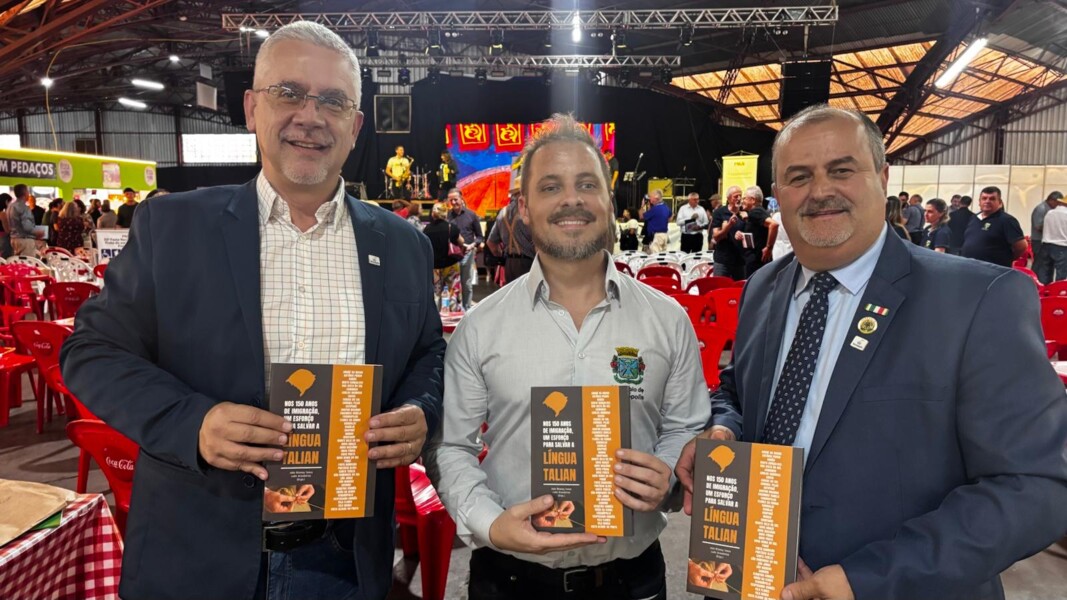 veranopolis-marca-presenca-no-lancamento-de-livro-que-resgata-a-lingua-talian