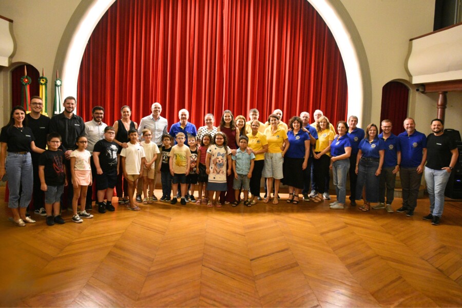 13-criancas-de-veranopolis-recebem-doacao-de-oculos