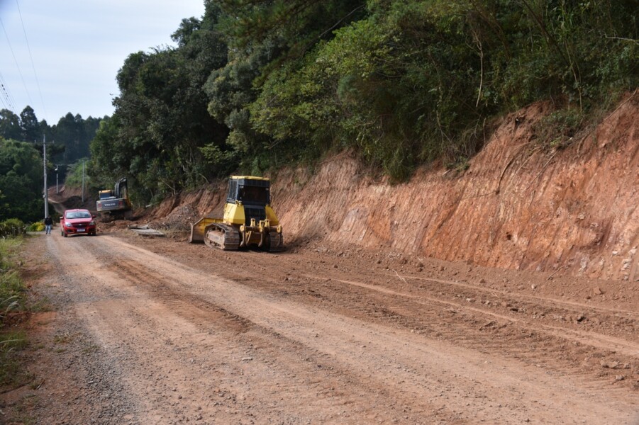 estrada-para-sao-gotardo-recebe-melhorias-2