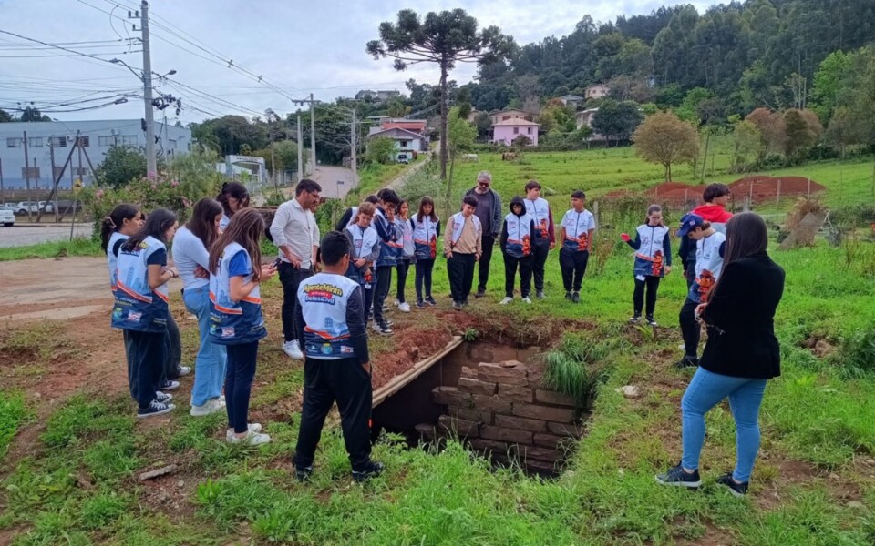 agentes-mirins-participam-de-aula-pratica-sobre-saneamento-basico-em-veranopolis