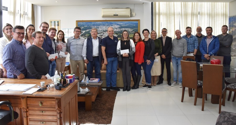 administracao-municipal-recebe-convite-para-o-lancamento-da-xi-femaca