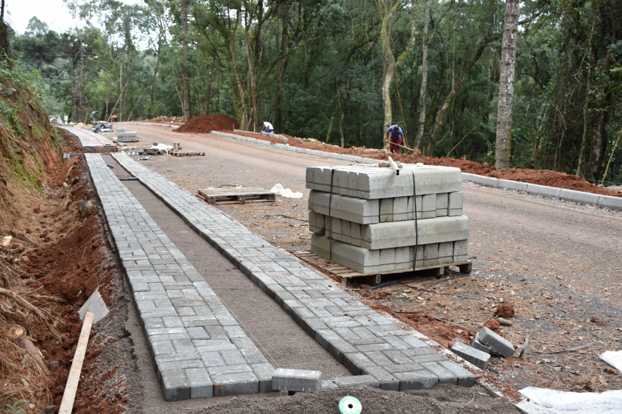 passeio-publico-e-construido-na-rua-emilio-prioto