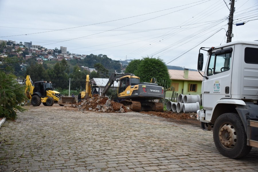 seguem-os-servicos-na-galeria-da-flores-da-cunha