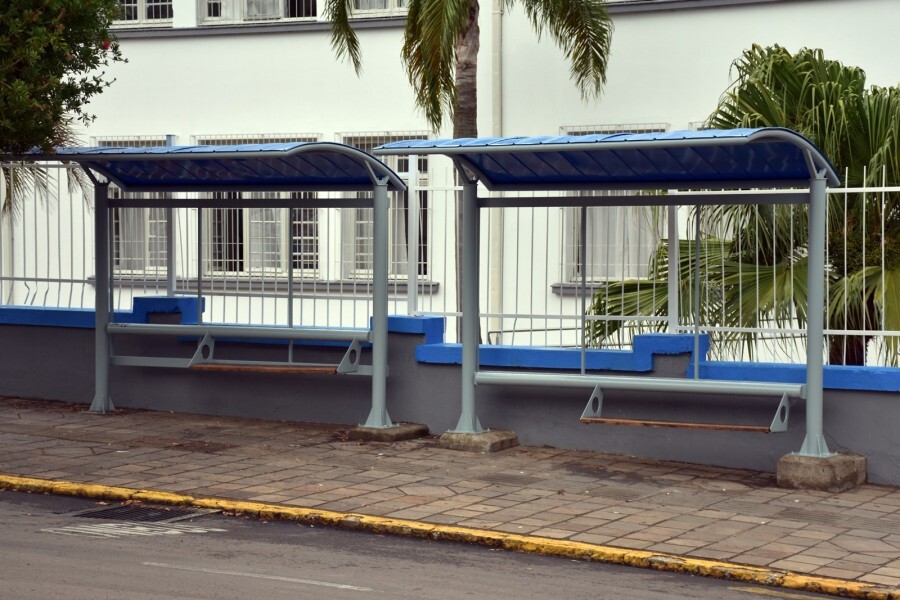 paradas-de-onibus-passam-por-manutencao