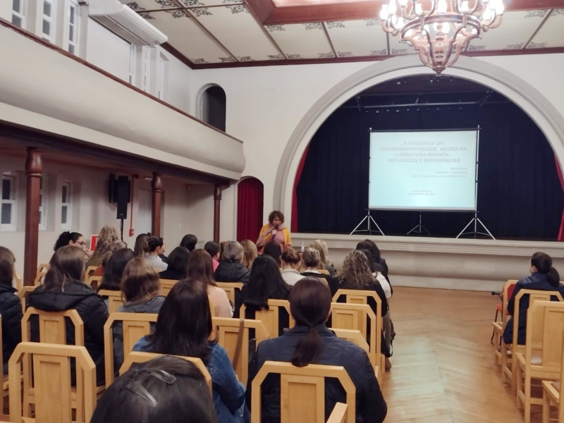 relacoes-etnico-raciais-e-tema-de-palestra-para-professores-da-rede-municipal