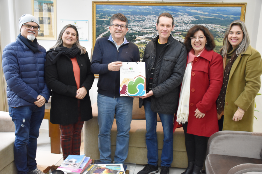 feira-do-livro-2022-ja-tem-seu-patrono