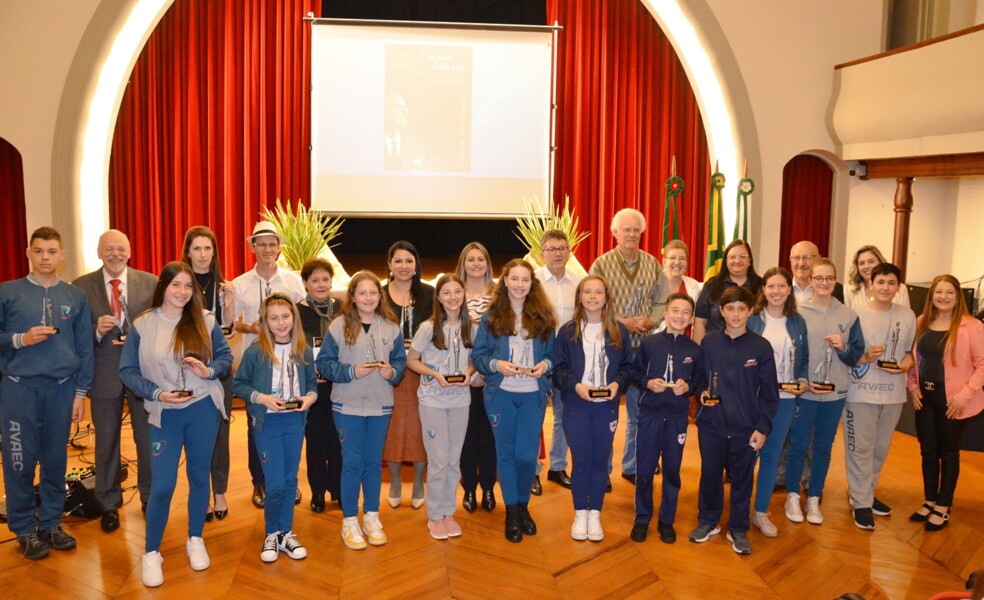 premiacao-do-20-concurso-literario-mansueto-bernardi